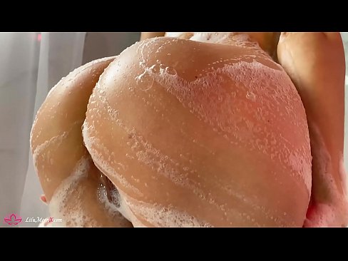❤️ Brunetka masturbira pičko z vibratorjem do intenzivnega orgazma pod tušem ❌ Porno pri nas ☑
