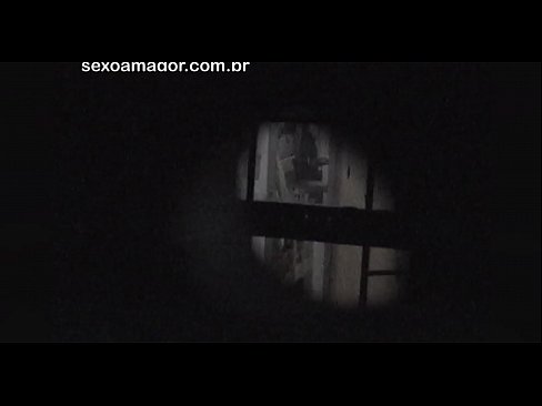 ❤️ Blondinko na skrivaj snema voajer iz soseske, skrit za votlimi opekami ❌ Porno pri nas ☑